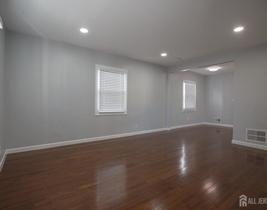 545 Olive Place - Photo Thumbnail 13