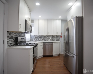 545 Olive Place - Photo Thumbnail 11
