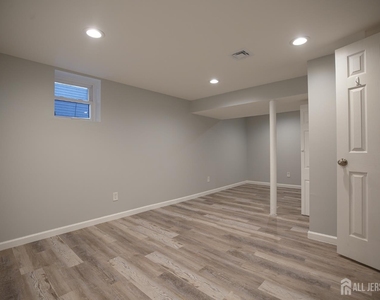 545 Olive Place - Photo Thumbnail 12