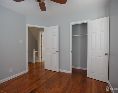 545 Olive Place - Photo Thumbnail 7