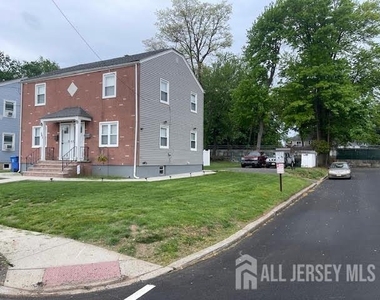 545 Olive Place - Photo Thumbnail 3