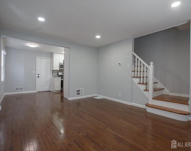 545 Olive Place - Photo Thumbnail 14