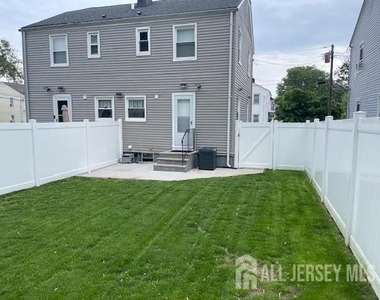 545 Olive Place - Photo Thumbnail 4