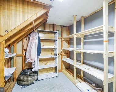 323 Russelcroft Road - Photo Thumbnail 15