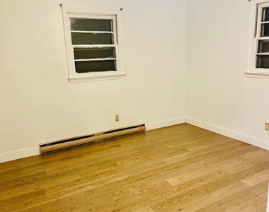323 Russelcroft Road - Photo Thumbnail 26