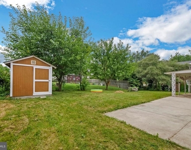 323 Russelcroft Road - Photo Thumbnail 18