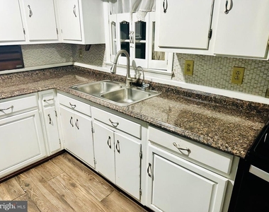 323 Russelcroft Road - Photo Thumbnail 32