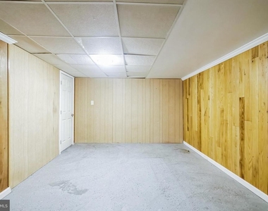 323 Russelcroft Road - Photo Thumbnail 13