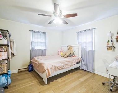 323 Russelcroft Road - Photo Thumbnail 7