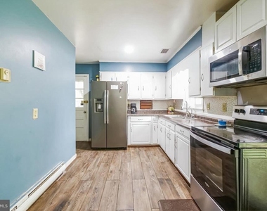 323 Russelcroft Road - Photo Thumbnail 5