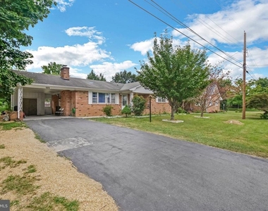 323 Russelcroft Road - Photo Thumbnail 19