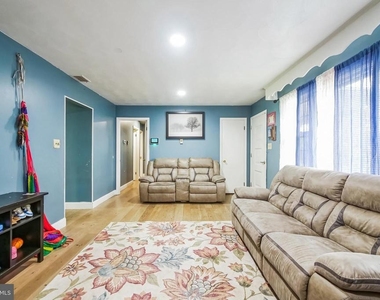323 Russelcroft Road - Photo Thumbnail 3