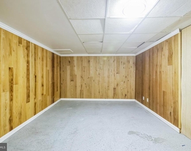 323 Russelcroft Road - Photo Thumbnail 12