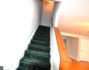 8 W Monmouth Street - Photo Thumbnail 9
