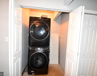 8 W Monmouth Street - Photo Thumbnail 19