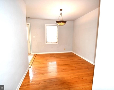 8 W Monmouth Street - Photo Thumbnail 5