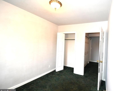 8 W Monmouth Street - Photo Thumbnail 13