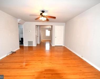 8 W Monmouth Street - Photo Thumbnail 6