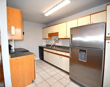 8 W Monmouth Street - Photo Thumbnail 2