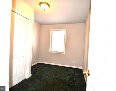 8 W Monmouth Street - Photo Thumbnail 14