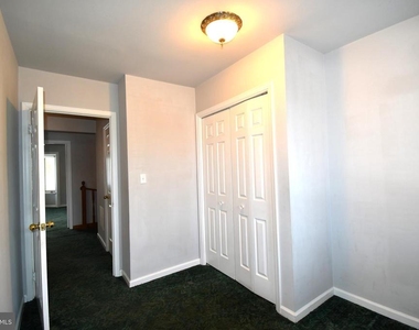 8 W Monmouth Street - Photo Thumbnail 15