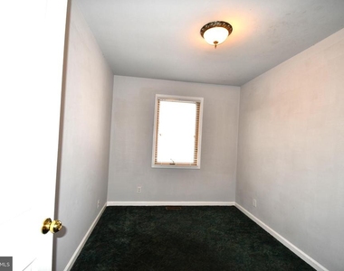 8 W Monmouth Street - Photo Thumbnail 12