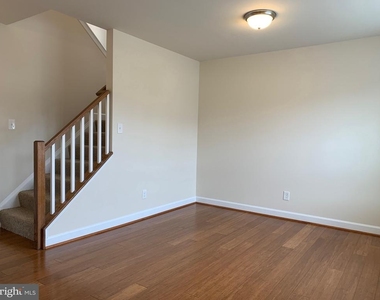 6907 Lunette Lane - Photo Thumbnail 1