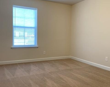 6907 Lunette Lane - Photo Thumbnail 9