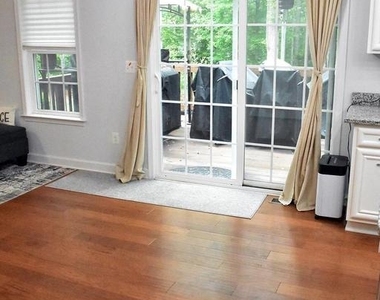 526 Monticello Circle - Photo Thumbnail 11