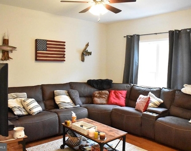 526 Monticello Circle - Photo Thumbnail 3