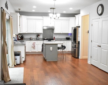 526 Monticello Circle - Photo Thumbnail 12