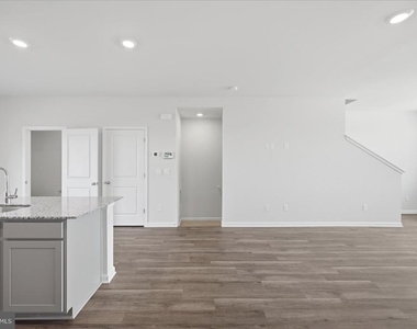 122 Bowers Street - Photo Thumbnail 12