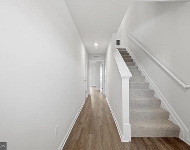 122 Bowers Street - Photo Thumbnail 5
