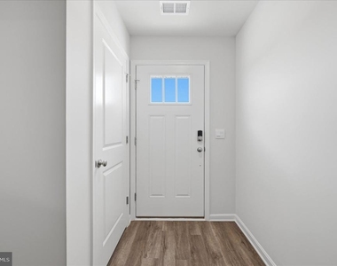 122 Bowers Street - Photo Thumbnail 4