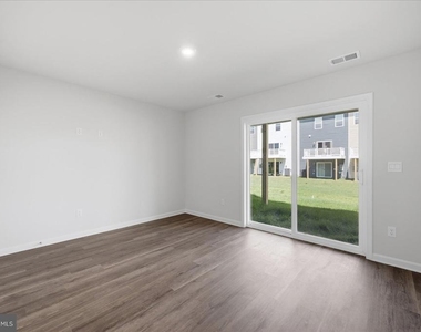 122 Bowers Street - Photo Thumbnail 7