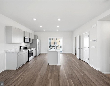 122 Bowers Street - Photo Thumbnail 13