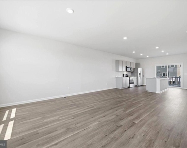 122 Bowers Street - Photo Thumbnail 11