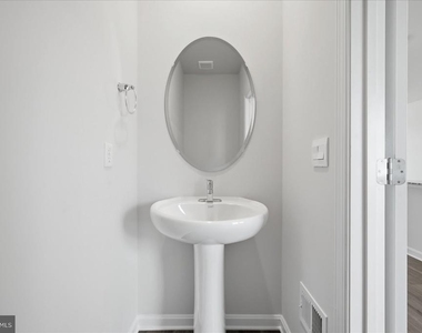 122 Bowers Street - Photo Thumbnail 20