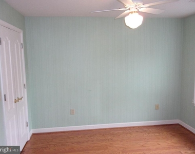 6916 Fairfax Drive - Photo Thumbnail 8