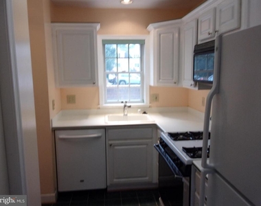 6916 Fairfax Drive - Photo Thumbnail 3
