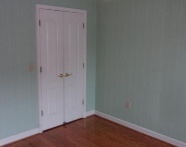 6916 Fairfax Drive - Photo Thumbnail 9