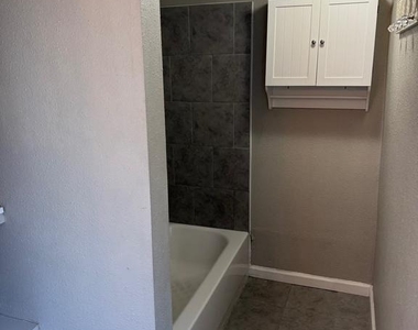 21 W Maple Street - Photo Thumbnail 4