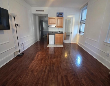 1324 Locust Street - Photo Thumbnail 2
