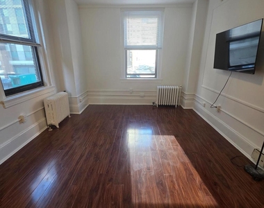 1324 Locust Street - Photo Thumbnail 6