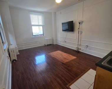 1324 Locust Street - Photo Thumbnail 7