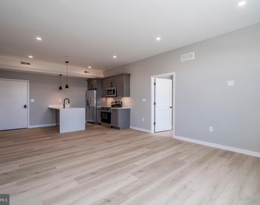 2401 Washington Avenue - Photo Thumbnail 3