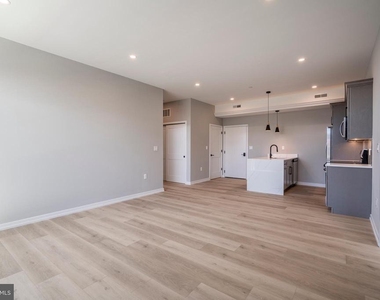 2401 Washington Avenue - Photo Thumbnail 4