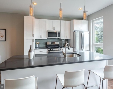 3832 Manor Street - Photo Thumbnail 4
