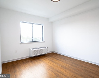 6515 Ridge Avenue - Photo Thumbnail 2