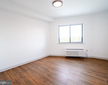 6515 Ridge Avenue - Photo Thumbnail 3